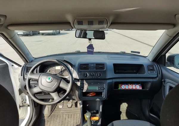 Skoda Fabia cena 17300 przebieg: 77550, rok produkcji 2011 z Myślenice małe 211
